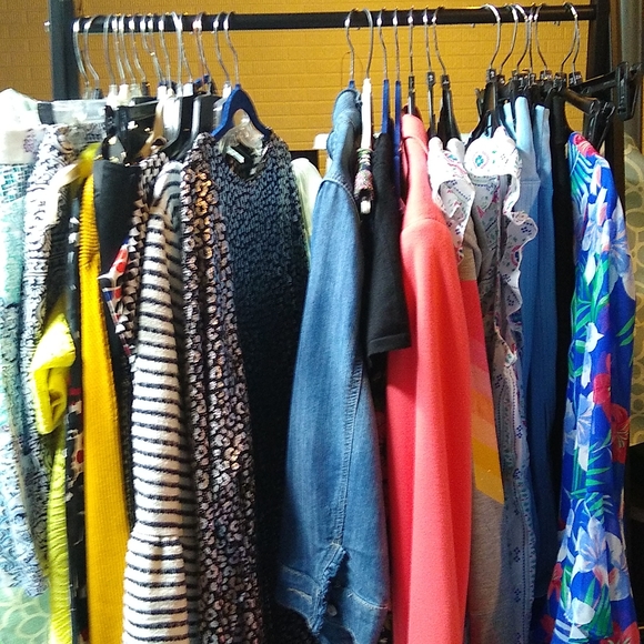 A medium USPS box or Bag of up to 3 pieces. This includes separates and dresses. - Picture 2 of 5